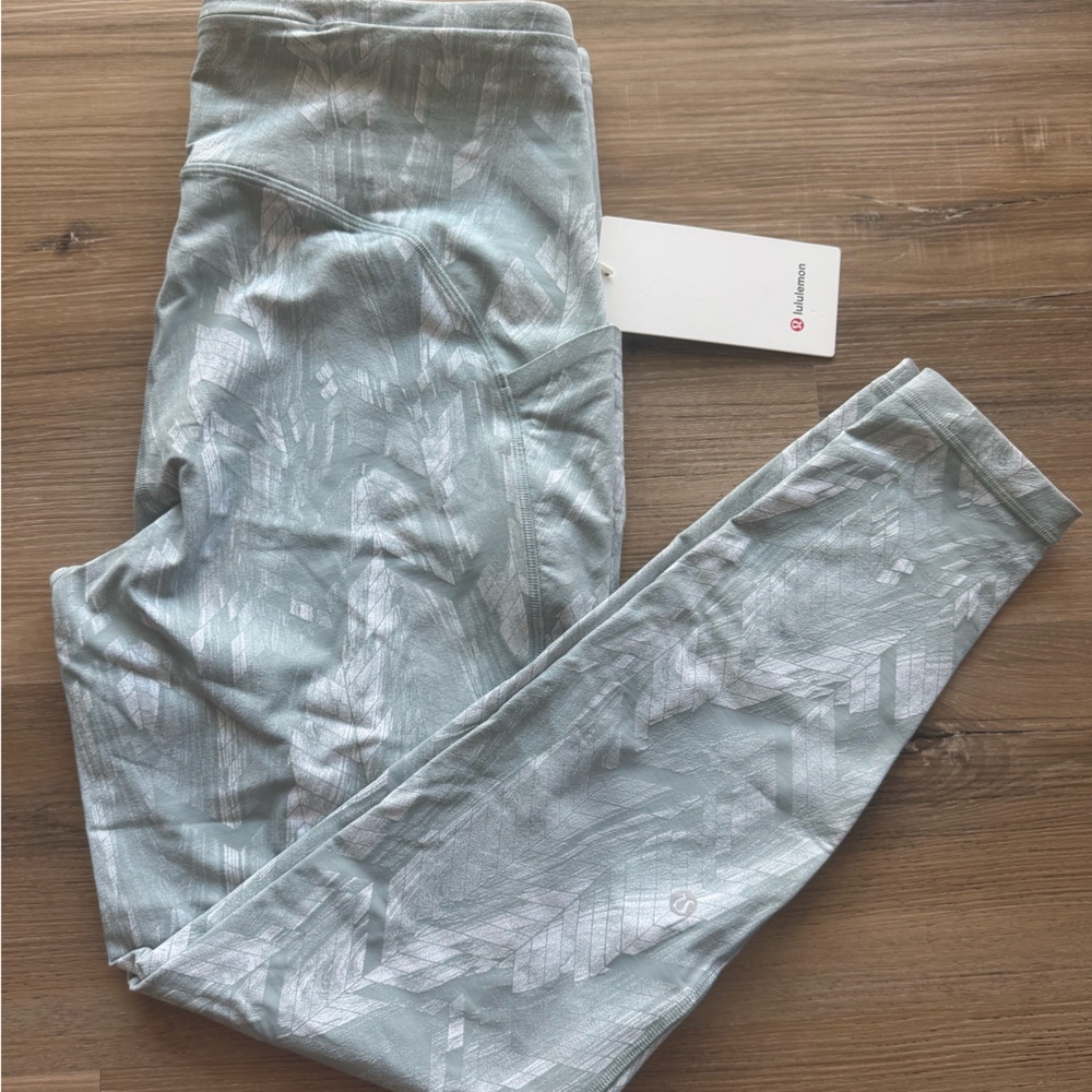Lululemon Swift Speed HR Tight 28” Reverberate Chevron Jacquard Silver Blue 14
